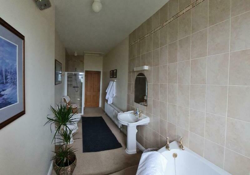 Yellow Heights Country House