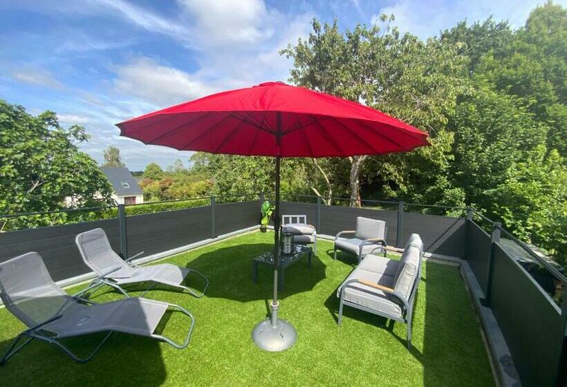 à La Campagne, Près De La Mer Et Proche Des Villes Québec En Bretagne