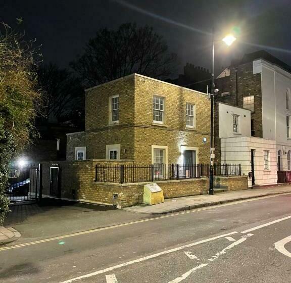 4 Islington Park Street