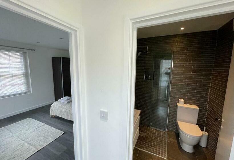 4 Islington Park Street