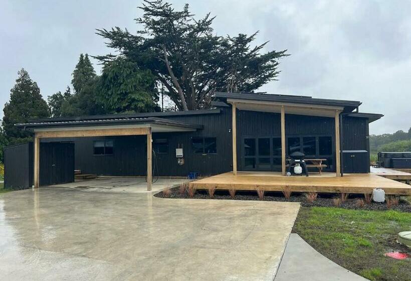 5 Bedroom, Solar On Snowmass Ohakune, Yellow Door