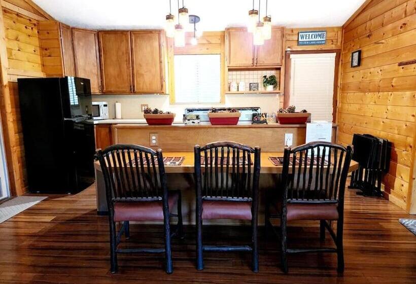 Bear Escapes Ii Affordable Luxury Cabin