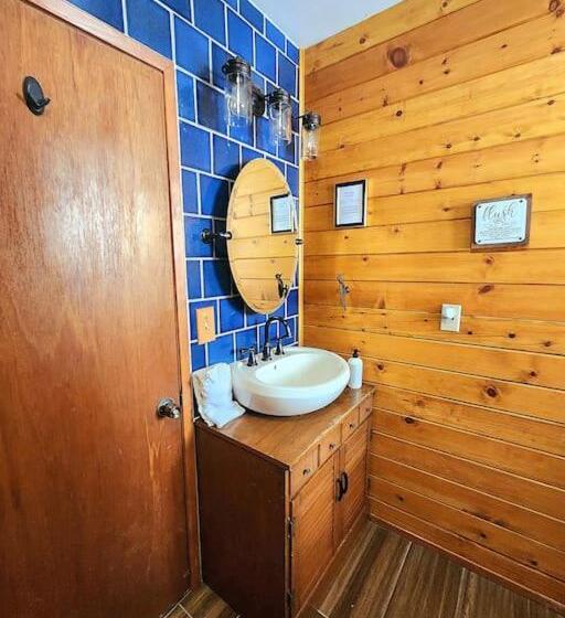 Bear Escapes Ii Affordable Luxury Cabin