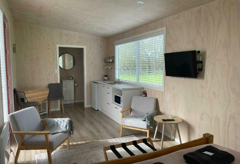 Cotman Cottage On Coatesville