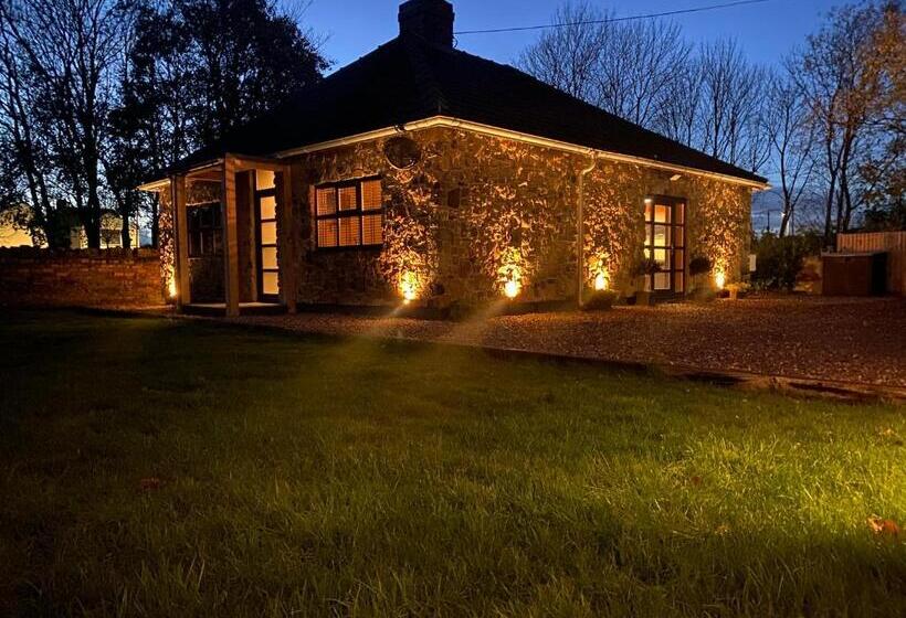 Dunromin Cottage, Hot Tub & Garden