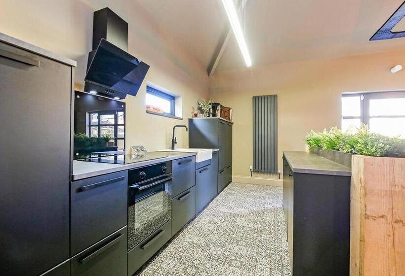 Dunromin Cottage, Hot Tub & Garden