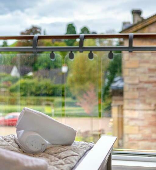 Hedgefield House Serene Top Floor Flat