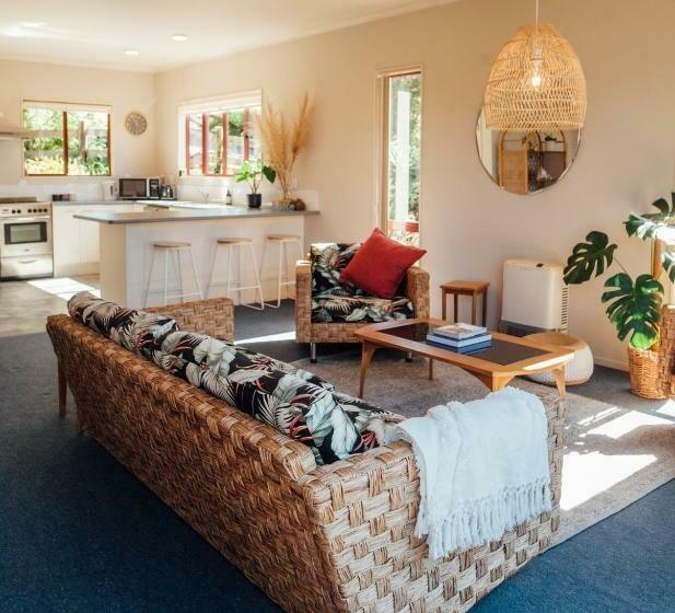 Kakariki By The Sea