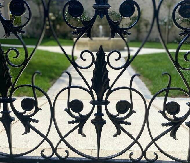 La Maison L Eperon, Stylish 5 Star Villa Surrounded By Vineyard Near Saint Emilion