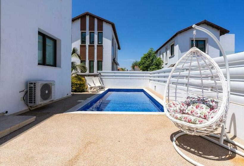 Sea La Vie 3 Br Villa In Protaras