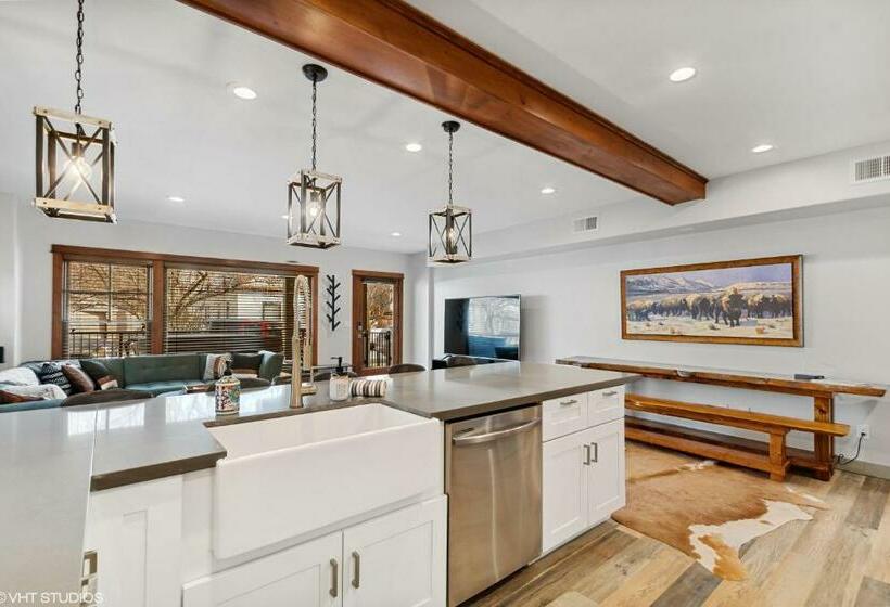 Best Location! Snow Bus8 Min Big Mt30 Min Gnp