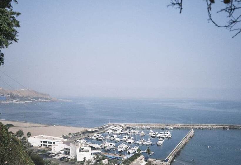 Villa With Rooftop Terrace In Barranco