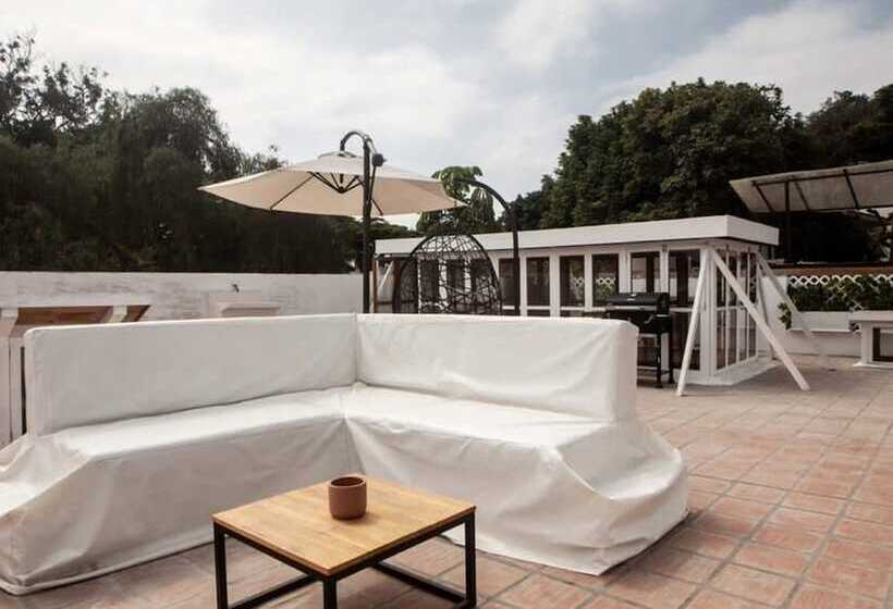 Villa With Rooftop Terrace In Barranco