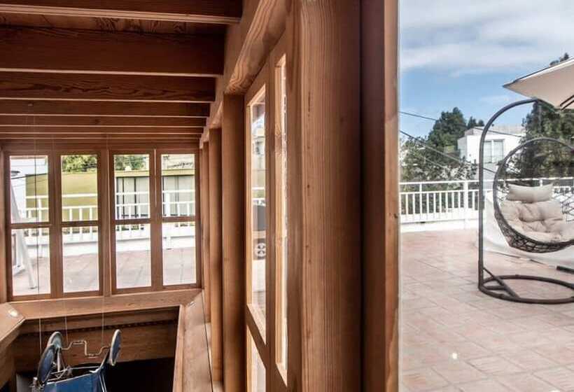 Villa With Rooftop Terrace In Barranco