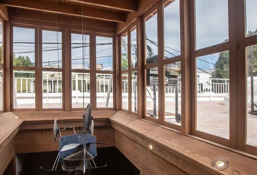 Villa With Rooftop Terrace In Barranco