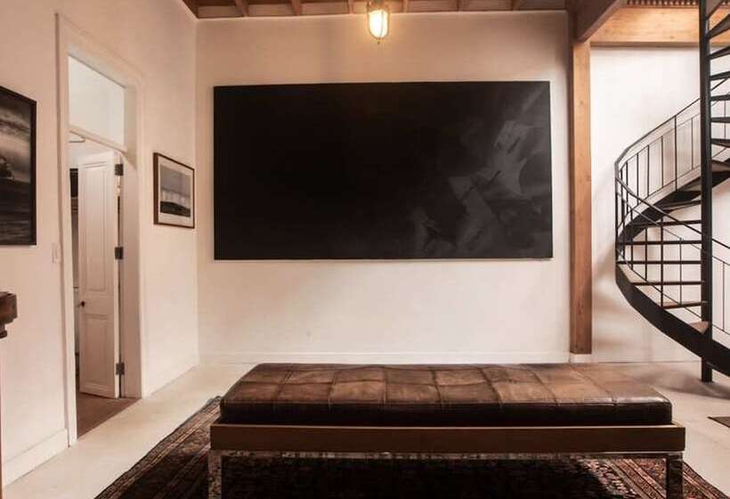 Villa With Rooftop Terrace In Barranco