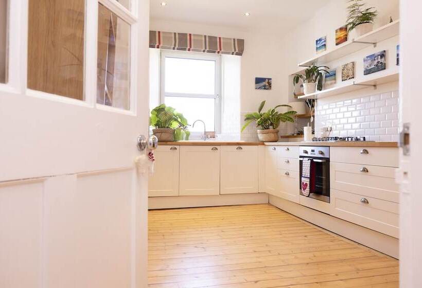 Joivy Gorgeous 1 Bed Flat With A Shared Garden