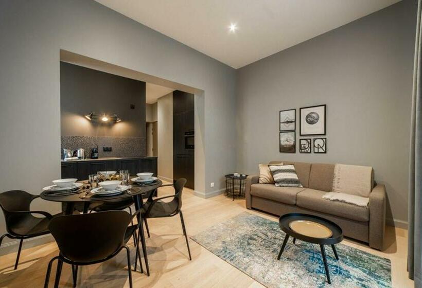 Apartment In The City Center And Close To The Station Rated 4 Stars