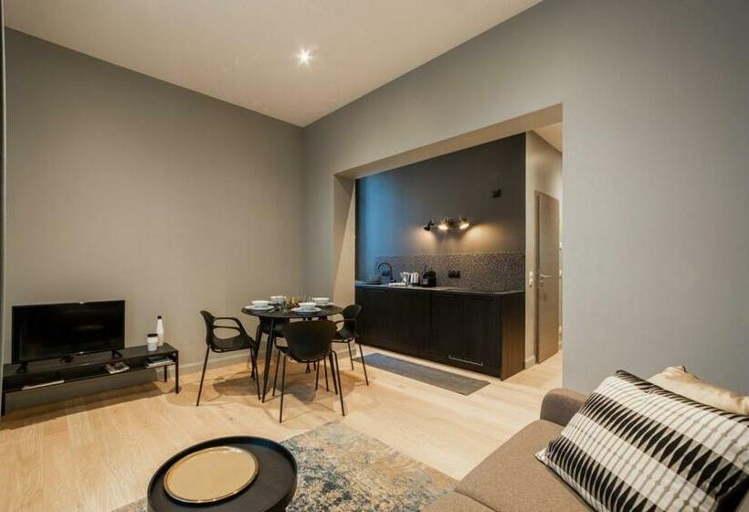 Apartment In The City Center And Close To The Station Rated 4 Stars