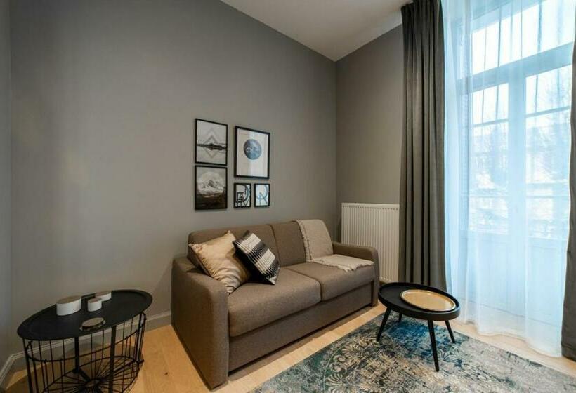 Apartment In The City Center And Close To The Station Rated 4 Stars