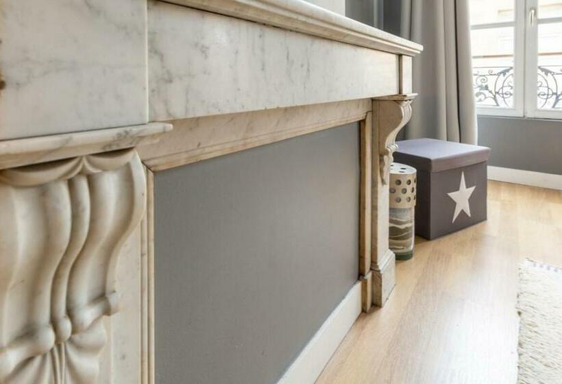 Contemporary Furnished Duplex With 3 Bedrooms Near All Amenities