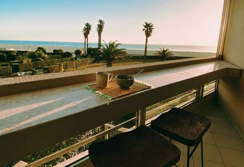 Coup De Cœur Pour Ce Cosy T2 Avec Vue Imprenable Sur La Mer   4gsud101