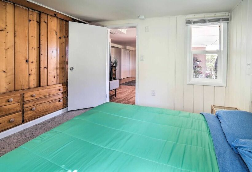 Cozy Seattle Apt W/ Patio: Walk To Lake Washington