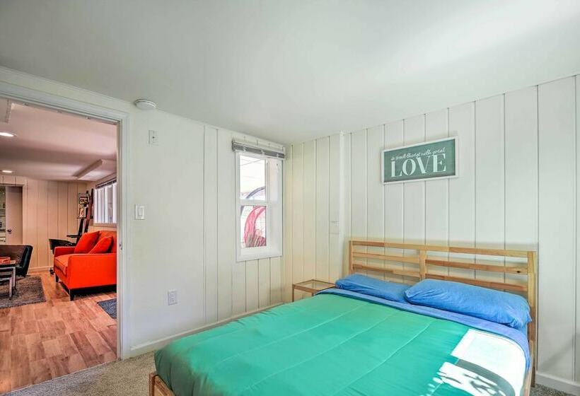 Cozy Seattle Apt W/ Patio: Walk To Lake Washington