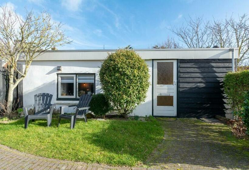 Comfy Holiday Home Near Sea