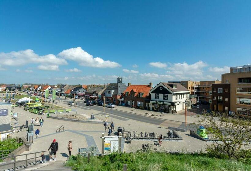 Comfy Holiday Home Near Sea