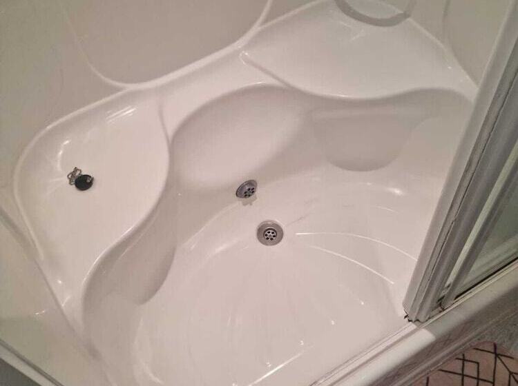 Discover Comfort Home From Home 8 Birth Caravan