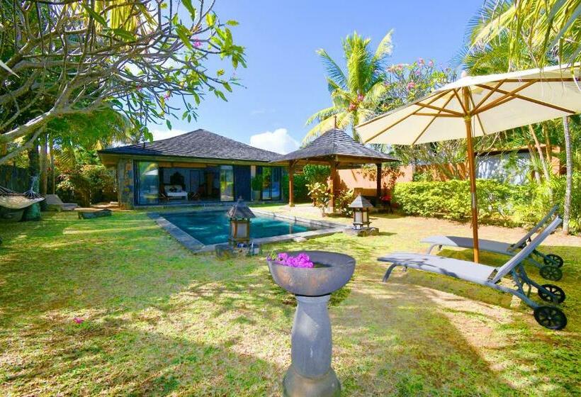 Elegant Villa Bali Style In Blue Bay