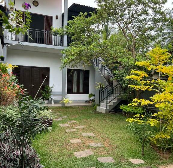 Family Retreat Unawtuna