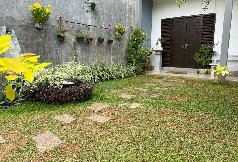 Family Retreat Unawtuna