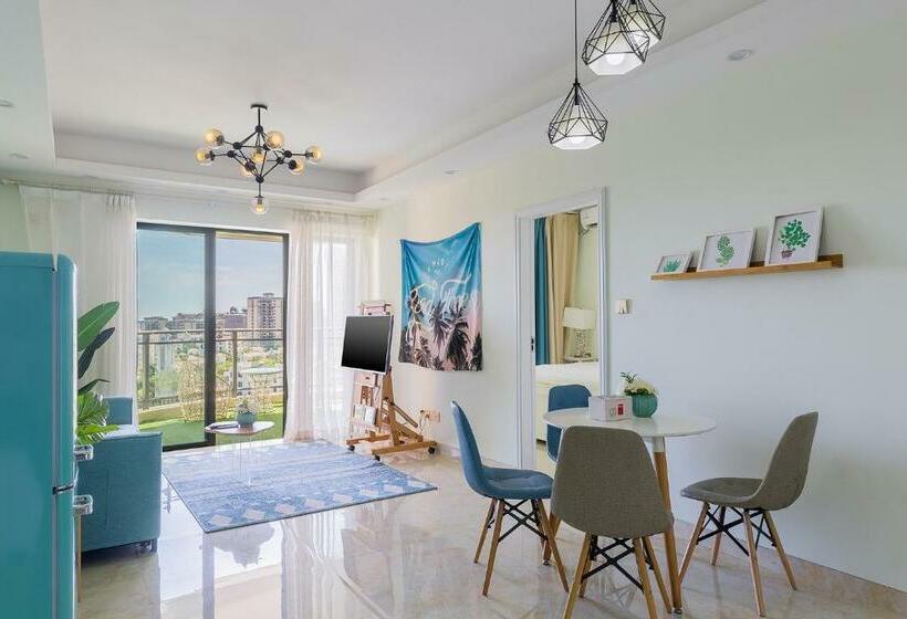 Haida Nanmen Snack Street Baishamen Park Century Bridge Arcade Street, Hainan University