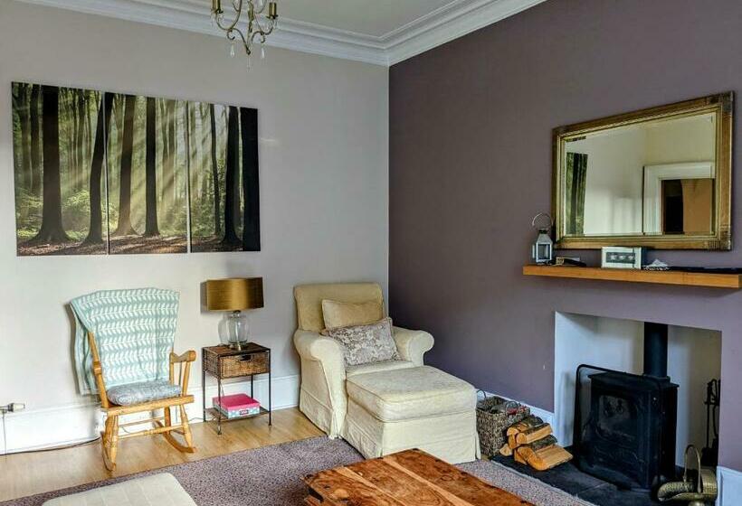 Huge 4 Bed Apt   Perfect Base To Explore The Borders