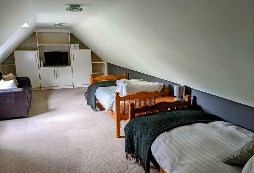 Huge 4 Bed Apt   Perfect Base To Explore The Borders