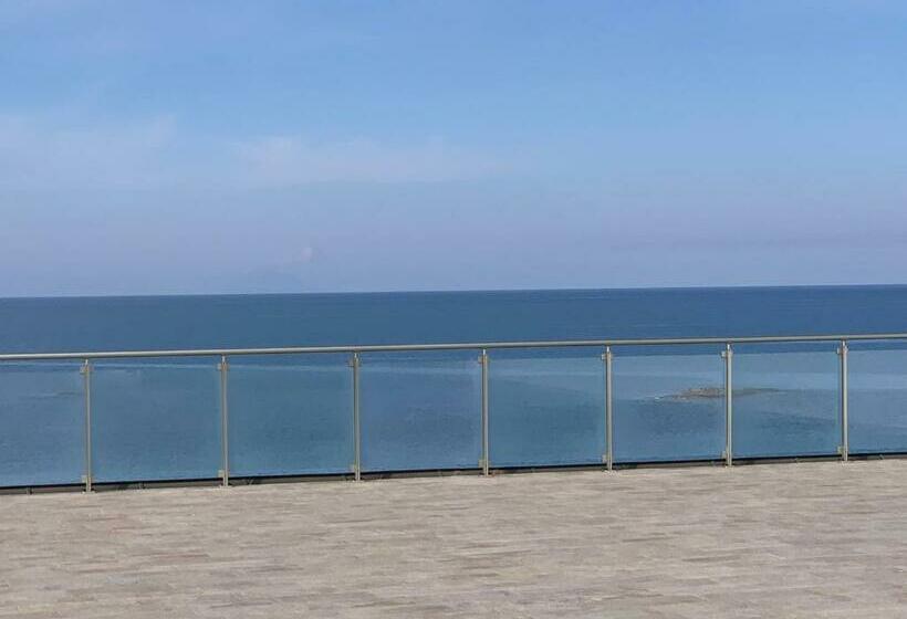 La Porta Delle Eolie