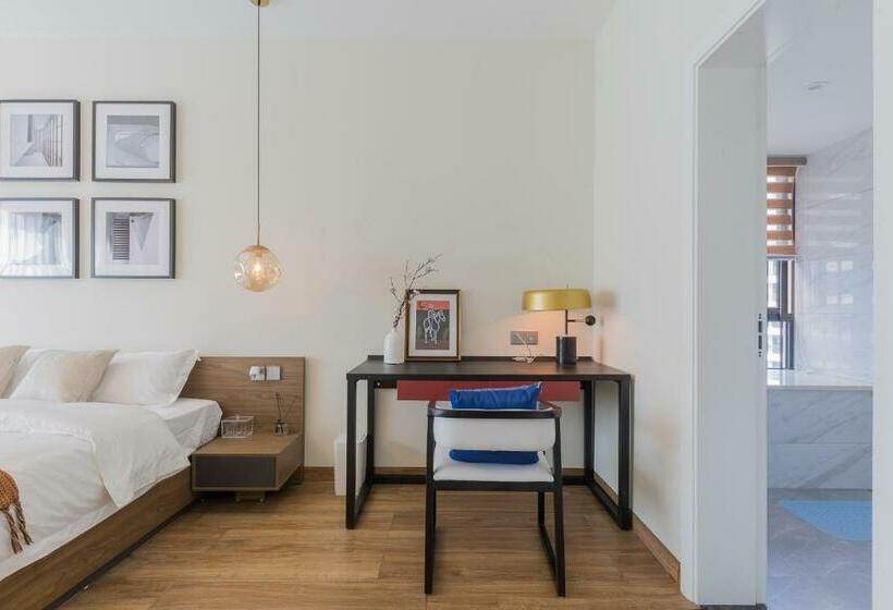 Locals Apartment House 16