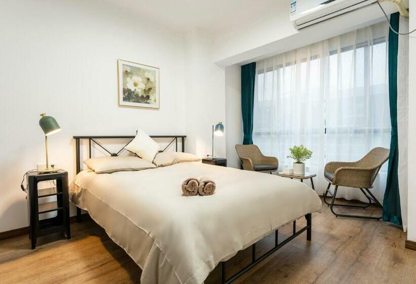 Locals Apartment Inn 05