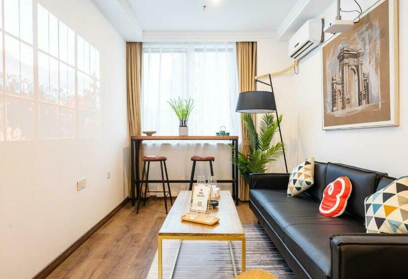 Locals Apartment Inn 05