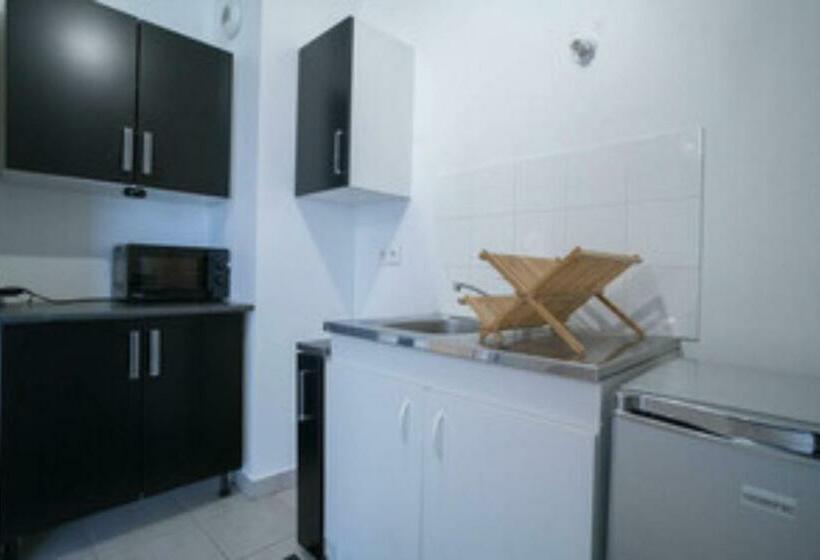 Lovely 1 Bedroom Unit With Free Parking On Premise