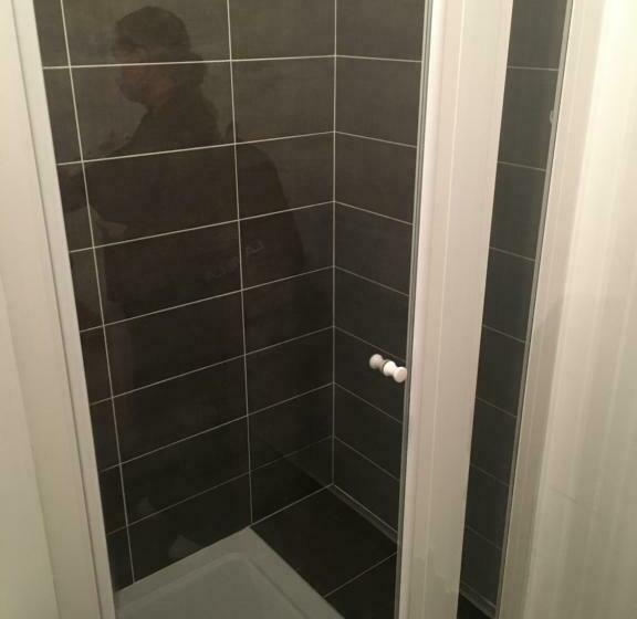 Lovely 1 Bedroom Unit With Free Parking On Premise