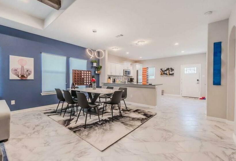 Modern 4 Br Near Downtown, Zoo