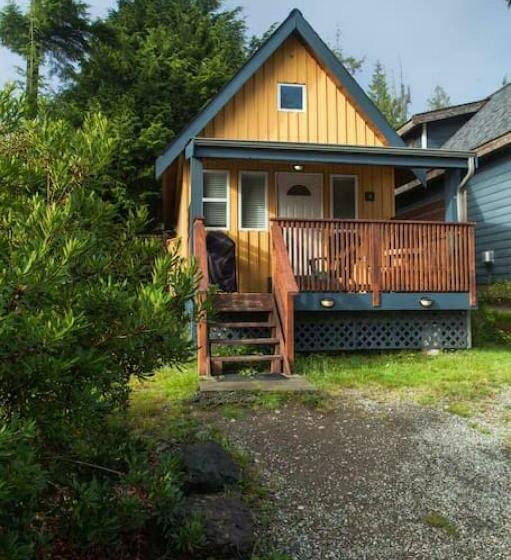 Surf Haven, Lofted Cozy Cabin Minutes To Beach