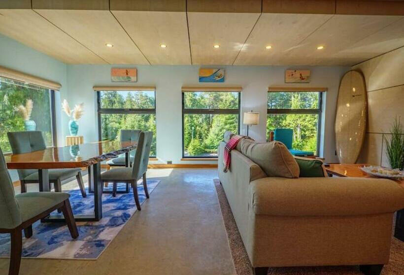 The Black Pearl, Luxury King Bed And Patio