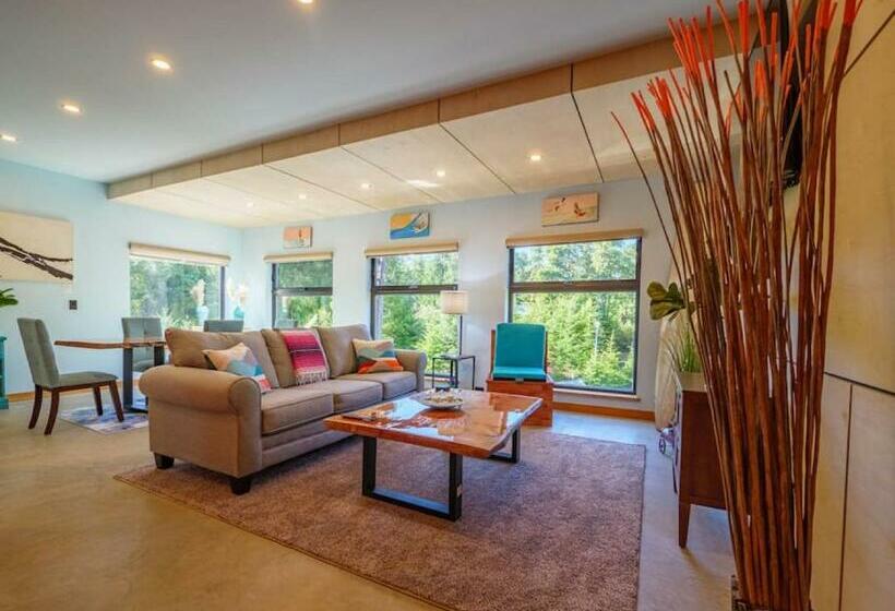 The Black Pearl, Luxury King Bed And Patio