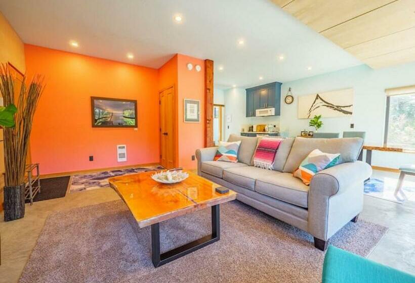 The Black Pearl, Luxury King Bed And Patio