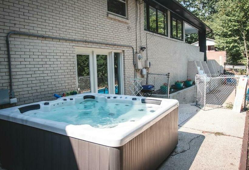 The Retreat With Private Pool And Hot Tub!