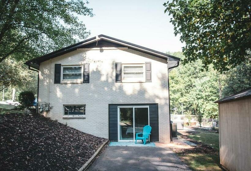 The Retreat With Private Pool And Hot Tub!